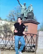 Сильвестр Сталлоне позирует в Москве, 1997 год.webp