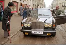 Роллс-Ройс на одной из улиц Санкт-Петербурга, 1990-е годы.webp