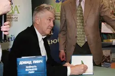 Дэвид Линч в Москве, на презентации своей книги «Поймать большую рыбу», 2009 г..webp